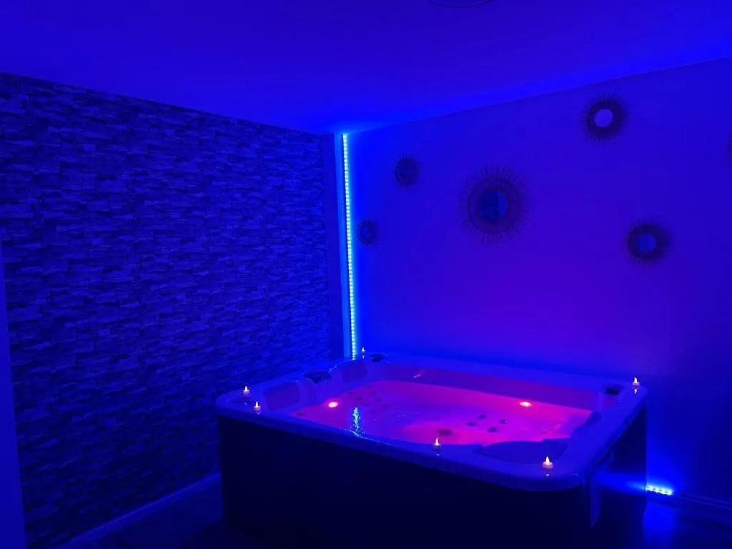 Priv'8Spa Love Room Jacuzzi & Terrasse - Amour, Detente Et Intimite トゥールーズ 0*,